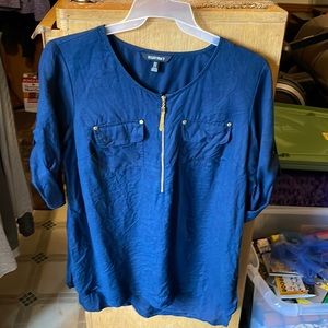 Ellen Tracy, US1x, navy blue denim material w/ gold hardware details. 2 pockets